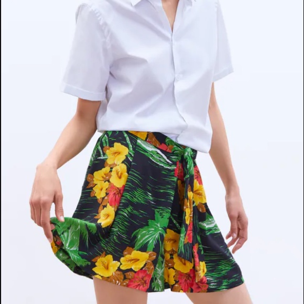 Zara FLORAL PRINT BERMUDA HIGH WAIST SHORTS XS NEW